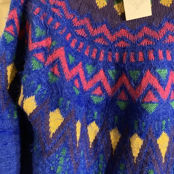 Festive Holiday sweater - Picture 2 of 6